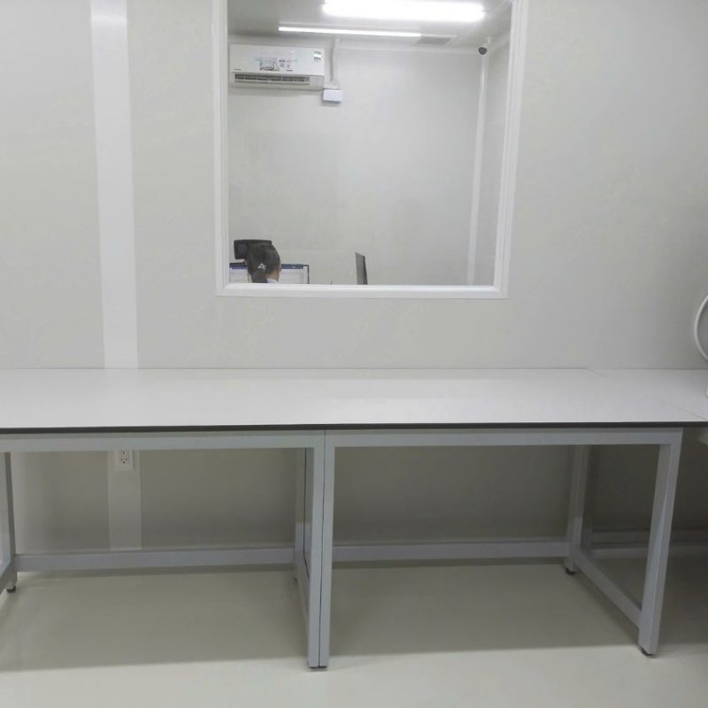 Bàn thí nghiệm áp tường sản xuất tại Minh Châu SCI