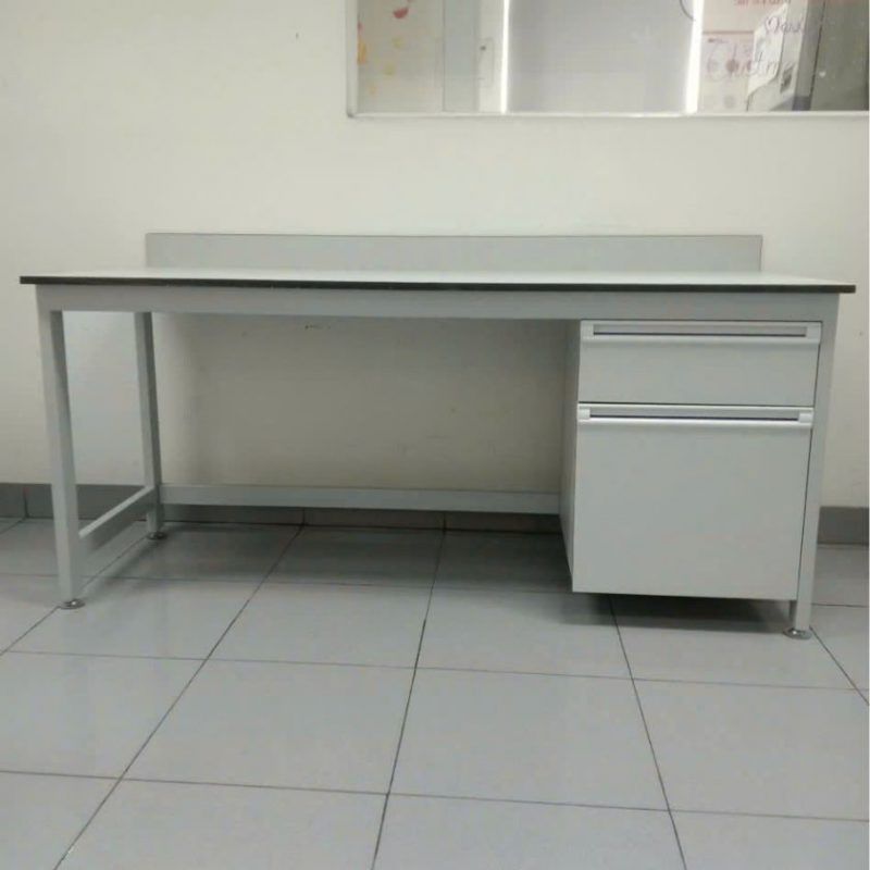 Bàn thí nghiệm áp tường