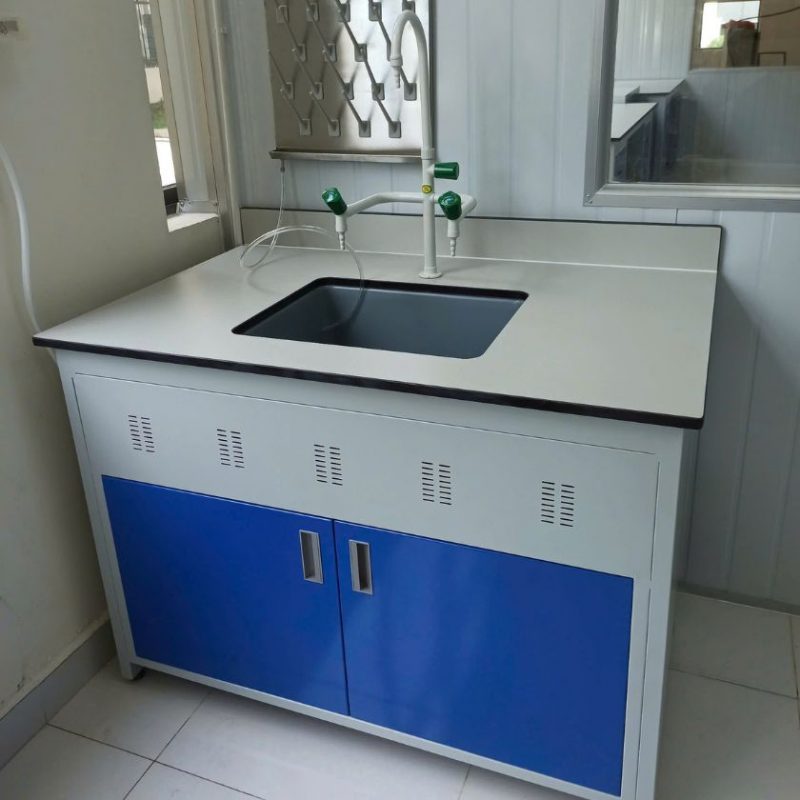 Bàn thí nghiệm áp tường có chậu rửa