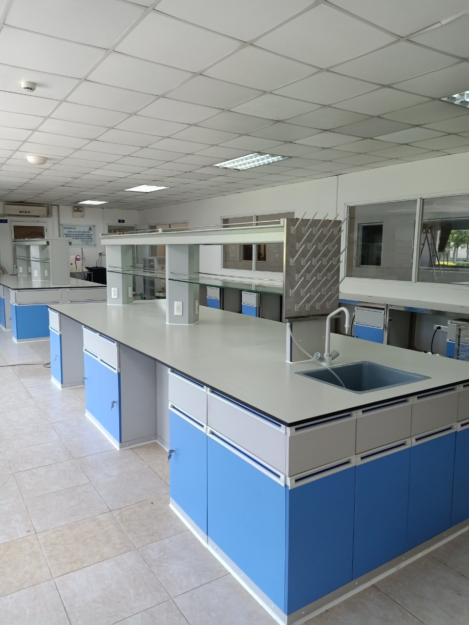 Nội thất thiết bị phòng thí nghiệm phòng lap
