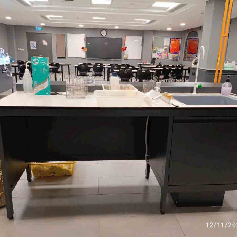 Bàn thí nghiệm học sinh